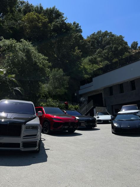 Reality Transurfing, Kardashian Cars, Billionaire Lifestyle Luxury Living, Rich Aesthetic, Los Angeles Lifestyle, Future Cars, Lux Cars, Lifestyle Aesthetic, New Photo Download