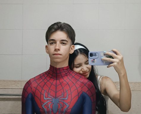 #Spiderman #Gwen #GwenStacy #PeterParker #couple #couplecostume #couplegoals #spiderverse #aesthetic #love #costume #cosplay #halloween #relationship #relationshipaesthetic Spiderverse Aesthetic, Gwen Costume, Spiderman Couple, Spiderman And Gwen, Spiderman Gwen, Love Costume, Couple Cosplay, Couple Costume, Gwen Stacy