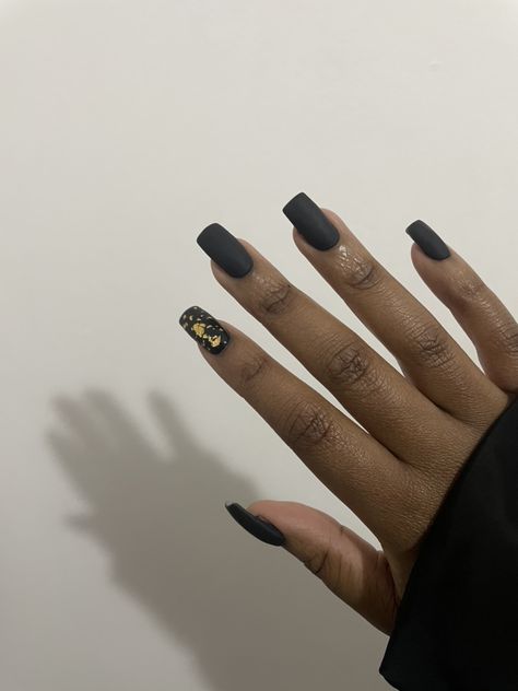 Short Black Matte Nails, Short Matte Black Nails, Black Matte Nails With Gold, Matte Black Nails With Gold, Short Matte Nails, Black Gold Nails, Bridesmaid Duties, Matte Black Nails, Touch Of Gold