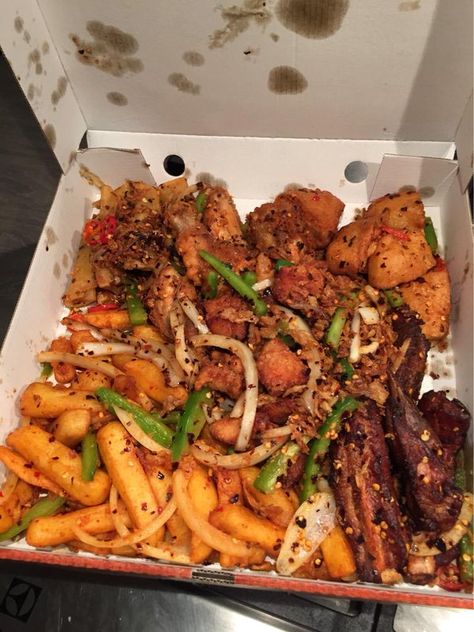 I present you the Scotland's special - "Munchie box" (album) - Album on Imgur Salt And Chilli Chips, Soul Food Dinner, Desert Recipes, Food Obsession, Pot Roast, Soul Food, Street Food, Food Inspiration, Asian Recipes