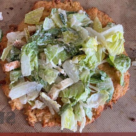 Chicken Crust Ceasar Salad Pizza Tiktok - Recipe Diaries Pizza Tiktok, Chicken Crust Pizza Recipe, Caesar Salad Chicken, Chicken Pizza Crust, Fat Head Pizza Crust, High Protein Pizza, Caesar Salad Pizza, Almond Flour Pizza Crust, Recipe Diaries