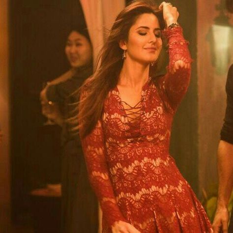 Katrina Kaif Photo, Bollywood Outfits, Movies Outfit, Anushka Sharma, Casual Day Outfits, Katrina Kaif, Fashion Attire, Deepika Padukone, Bollywood Fashion