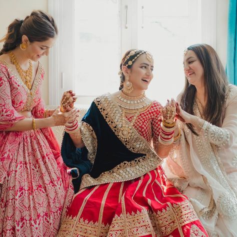 Jyotika Dilaik Wedding, Rubina Dilaik Sister Wedding, Bride And Sister Pictures Indian, Dress For Sister Wedding, Haldi Photoshoot, Rubina Dilaik, Sisters Photoshoot Poses, Indian Wedding Bride, Grand Wedding