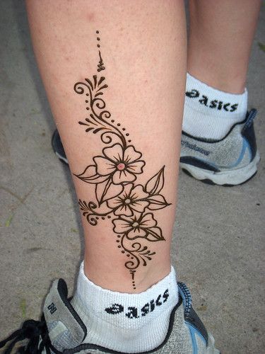 Henna Tattoo Orange County Ankle Henna Designs, Henna Ankle, Henna Motive, Henna Leg, Henna Leg Tattoo, Thigh Henna, Leg Henna Designs, Tato Tradisional, Tato Paha