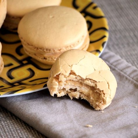 Maple Macarons, Maple Desserts, French Macaroon Recipes, Macarons Recipe, Macarons Macaroons, Macaron Filling, Macaroon Cookies, Macaron Flavors, Macaron Cookies