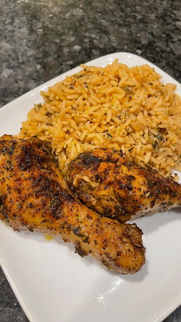 Food Rice And Chicken, Food Rice Chicken, Aesthetic Food To Make At Home, Grilled Chicken Meals Dinners, Chicken Dinner Aesthetic, Rice And Grilled Chicken, Rice And Chicken Recipes, Baked Chicken Rice, Chicken Fajita Rice