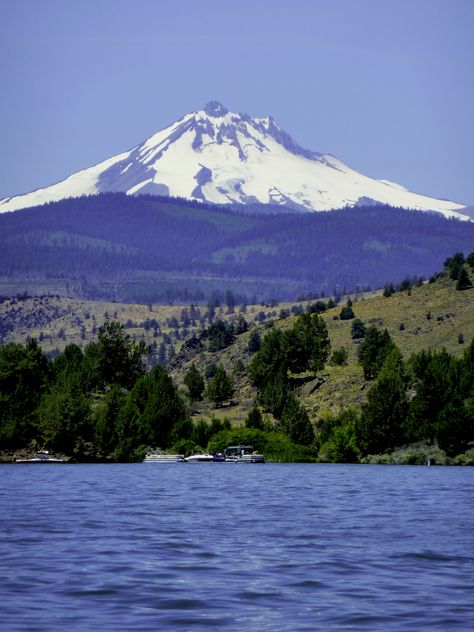 Lake Billy Chinook, OR Oregon Pictures, Oregon Girl, Oregon Living, Beautiful Oregon, Oregon Waterfalls, Mountain Scenery, Evergreen Forest, Central Oregon, Camping Ideas