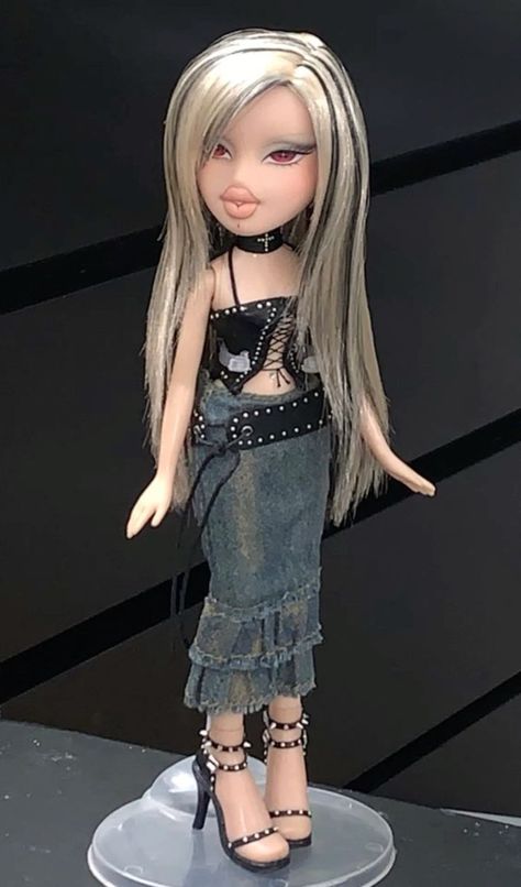 Old Bratz Dolls, Myscene Outfits, Bratz Dolls Outfits 2000s, Bratz Doll Outfits Inspiration, Doll Aesthetic Outfits, Bratz Fits, Bratz Dolls Aesthetic, Bratz Outfits, Bratz Doll Outfits