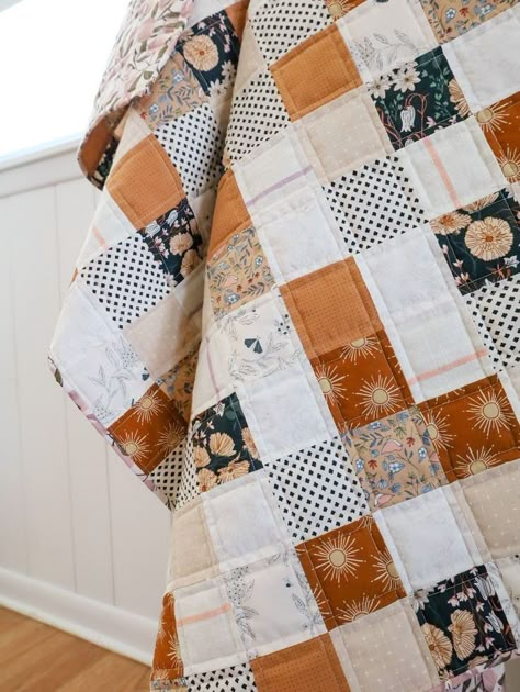 How To Make A Patchwork Blanket, Quilt Throw Pattern, Random Quilt Pattern, Diy Patchwork Quilt For Beginners, Simple Beginner Quilt, Square Pattern Quilt, Quilting Squares For Beginners, Beginner Hand Quilting Projects, Different Types Of Quilts