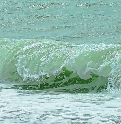 Beach Aesthetic Pictures, Mint Aesthetic, Sage Green Aesthetic, Mint Green Aesthetic, Water Aesthetic, Aesthetic Green, Green Theme, Aesthetic Colors, Green Wallpaper