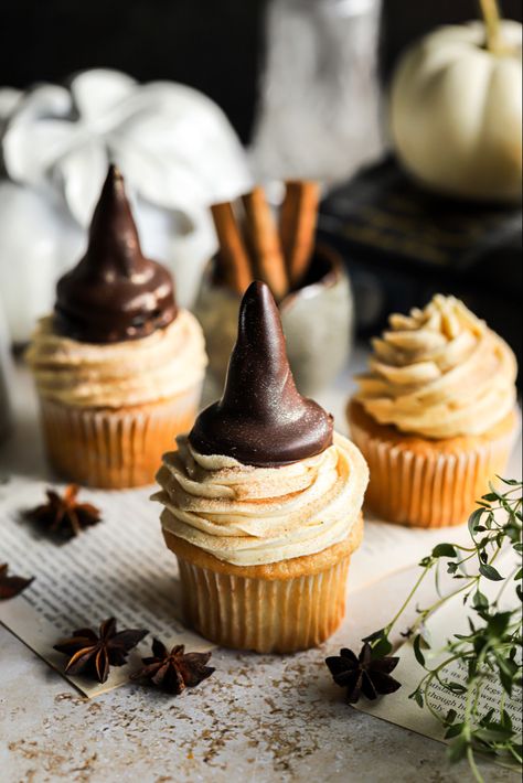 Harry potter themed sorting hat cupcakes. Vegan & easy to make! #veganrecipe #vegandessert #veganfood #vegancake #cupcakes #halloween #halloweenideas #harrypotterparty #plantbased #cakeideas #cupcakeideas #harrypotterparty #easyrecipes #bakingrecipe #dessertrecipe Vegan Harry Potter, Dairy Free Buttercream Frosting, Sorting Hat Cupcakes, Dairy Free Buttercream, Halloween Feast, Hat Cupcakes, Harry Potter Cupcakes, Autumn Treats, Cupcakes Halloween