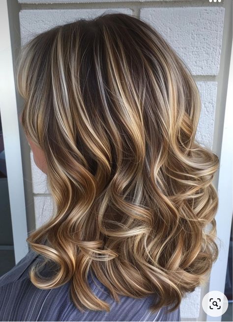 Thick Blonde Highlights, Summer Highlights For Brown Hair, Brown Hair Color With Blonde Highlights, Hairstyles And Colors, Celebrities Hairstyles, Medium Length Brown Hair, Framing Pieces, Styles For Summer, Brown Hair With Blonde