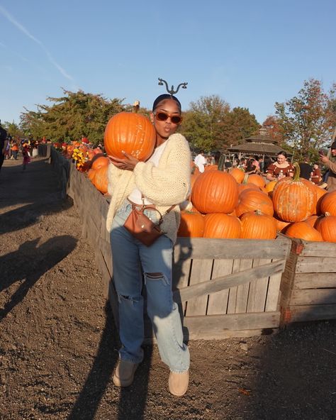 Best season 🎃🤭🍂✨ Pumpkin Patch Outfits Black Women, Autumn Outfits Pumpkin Patch, Pumpkin Patch Outfit Women 2024, Pumpkin Patch Outfit Black Women, Fall Outfits Aesthetic Pumpkin Patch, Fall Fits Pumpkin Patch, Fall Punkin Patch Outfit, Pumpkin Patch Outfit, Fall Background