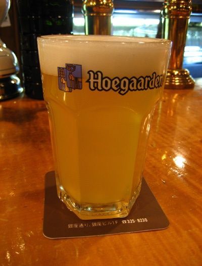 Hoegaarden - great Belgian wheat beer... and the glass is big enough to swim in too! Beer Tag, Belgian Beer, Wheat Beer, All Beer, Beer Drinking, Local Beer, Green Bottle, Craft Brewing, Craft Brewery