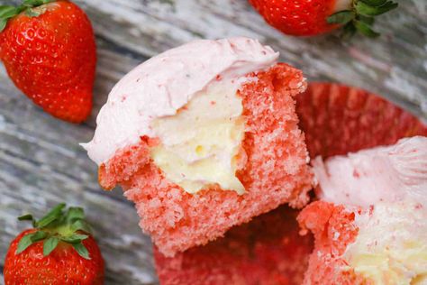 Ultimate Strawberry Cheesecake Pudding Filled Cupcakes Pudding Filled Cupcakes, Strawberry Cheesecake Pudding, Cupcake Filling Recipes, 2023 Cakes, Cupcake Filling, Gourmet Cupcake Recipes, Cheesecake Flavors, Strawberry Cream Cheese Filling, Strawberry Cheesecake Cupcakes