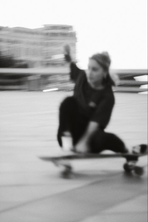 Skate Film Photography, Longboarding Photography, Surfskate Aesthetic, Skater Photography, Skate Photoshoot, Skater Photoshoot, Skateboarding Photography, Track Workout Training, Vans Oldschool