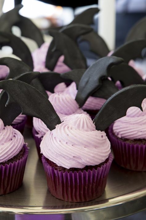 Bat Party Ideas, Halloween Birthday Party Cupcakes, Vamparina Cakes Ideas, Bat Themed Party, Bat Birthday Party, Hotel Transylvania Birthday Party Ideas, Vampire Birthday Party Ideas, Monster High Theme Party Ideas, Bat Baby Shower Ideas