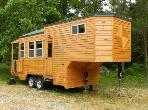 This is a 5th wheel tiny house on wheels. It’s built by Mississippi Tiny House in Houston, Mississippi. It was listed for sale on eBay for $48,250. Please enjoy, learn more, and re-share belo… Tiny House Gooseneck, Movable House, Gooseneck Tiny House, Tiny Mobile House, Tiny House Camper, Tiny House Swoon, Small Tiny House, Gooseneck Trailer, Tiny House Nation