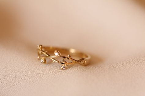 "~ Your Jewelry introduces you before you even speak ! ABOUT PRODUCT This 14k gold Nature Inspired ring is suitable gift for girlfriend, mom and her. You can even buy as a birthday gift for your friends or anniversary gifts, If you want to add a special note we can write for you and put to inside of package. We manufacture our jewelry pieces with carefully and after production we double checking in quality control department. Our main idea is keep our items for daily wearing especially for minim Stylish Gold Rings For Women, Latest Gold Ring Designs, Gold Jewelry Rings, Antique Gold Rings, Gold Finger Rings, Gold Leaf Rings, Nature Inspired Rings, Gold Rings Fashion, Gold Ring Designs