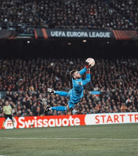 Football wallpaper 
David dea gea British Football, Manchester United Team, Manchester United Wallpaper, Real Madrid Wallpapers, Ronaldo Football, Team Page, Photos For Profile Picture, Friend Poses Photography, Leicester City