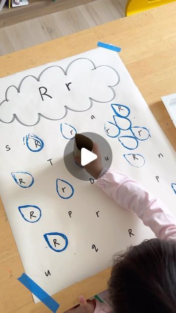 Fynn Sor | Happy Tot Shelf on Instagram: "Super easy letter activity for you today, using an empty toilet paper roll! You can easily adapt this activity with other letters or sight words. 👉🏻 Recommended for 3 to 6 years old 👉🏻 For 3 to 4yo, use uppercase and lowercase letter R. 👉🏻 For 5 to 6yo, use simple sight words. ❤️ Love this activity? Please share this video with all your friends and follow @happytotshelf for more fun easy learning activities for kids! #learningisfun #handsonlearning #preschoolactivities #htspreschoolers #toddleractivities #htstoddlers #htsliteracy" Letter R Activity, Letter R Activities For Preschool, Letter R Activities, Water Study, Easy Learning Activities, Letter Activity, Letter Recognition Games, Tracing Alphabet, Learning Activities For Kids