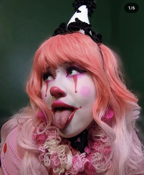 Hot Clown Makeup, Clown Makeup Aesthetic, Hot Clown, Clown Aesthetic, Clown Costume Women, White Foundation, Clown Core, Scary Clowns, Makeup Aesthetic