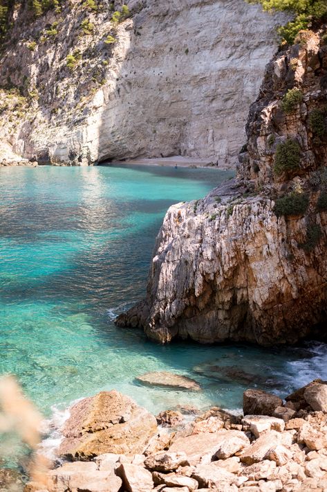 DISCOVER NORTH ZAKYNTHOS - Mediamarmalade Paleokastritsa Corfu, Zakynthos Greece, Greece Travel Guide, Life Success, Travel Planning, Greece Travel, Greek Islands, Dream Destinations, Outdoor Travel