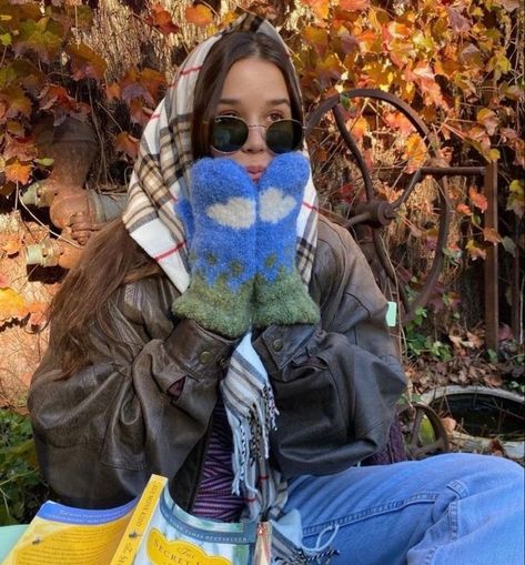 Mittens Outfit, Cold Winter Outfits, Colorful Fall Outfits, Fall Outfits Cute, Autumn Fits, Cold Outfits, Downtown Girl, Fall Fits, Winter Fits