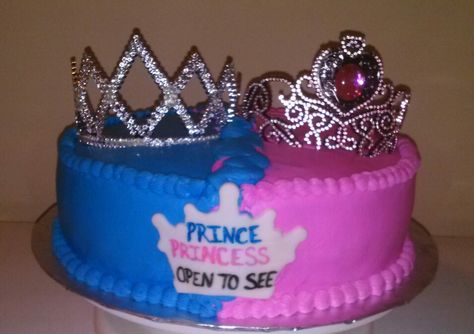 Prince or princess gender reveal cake Prince Or Princess Gender Reveal, Princess Gender Reveal, Baby Reveal Cakes, Bow Gender Reveal, Gender Party, Gender Reveals, Gender Reveal Cake, Baby Cakes, King And Queen