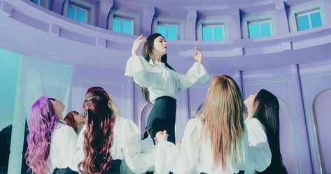 LOONA #Butterfly Motion Aesthetic, Loona Gif, Loona Butterfly, Jellyfish Entertainment, Odd Eyes, Olivia Hye, Love Live, Twitter Header, Nature Design