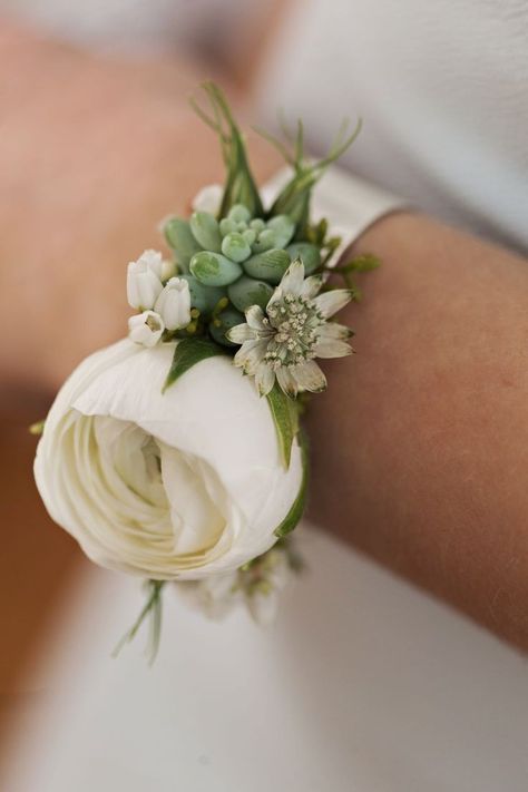 Wedding Coursage, Corsage Wedding Mother, Wristlet Corsage, Prom Flowers Corsage, Bracelet Corsage, White Corsage, Wrist Corsage Wedding, Wrist Corsage Prom, Corsage And Boutonniere Set