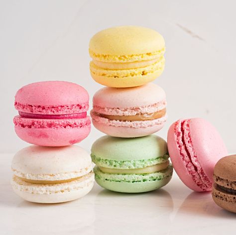 Macaroon vs Macaron Chocolate Dipped Cherries, French Sandwich, Passover Desserts, Pink Desserts, Macaron Flavors, French Patisserie, Cherry Chocolate, Valentines Day Cookies, Coconut Macaroons