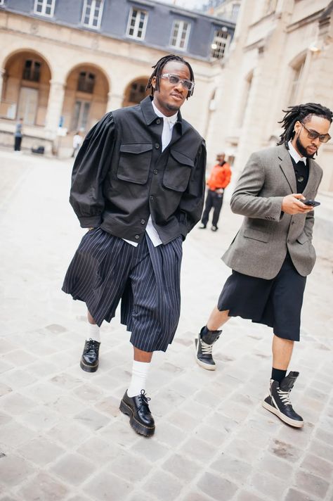 The Best Paris Fashion Week Men's Spring 2025 Street Style Photos [PHOTOS] Paris Fashion Week Men, Street Style Photos, Paris Fashion Week Street Style, Street Snap, The Best Street Style, Paris Street Style, Best Street Style, Sport Chic, Cool Street Fashion