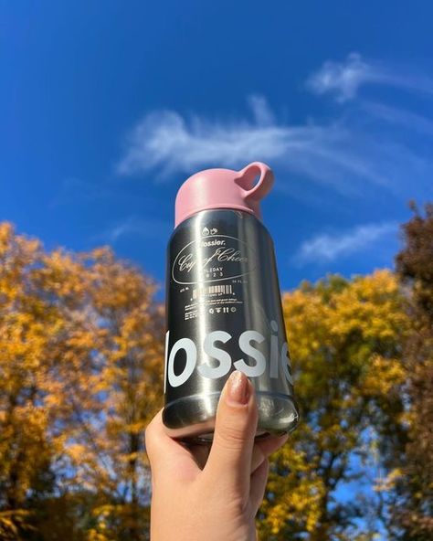 Glossier on Instagram: "More gifts from us to you! 🎁💖 Say hello to our limited-edition Tumbler, also here for the season! Oh, and cozy up with our new Glossier Socks free with any qualifying purchase (now through 10/30) on Glossier.com and in Glossier stores." Skincare Content, Tumblr Cup, Perfect Ten, Bold Makeup Looks, Inside My Bag, Glossier You, 2023 Color, Bold Makeup, Thermos Bottle