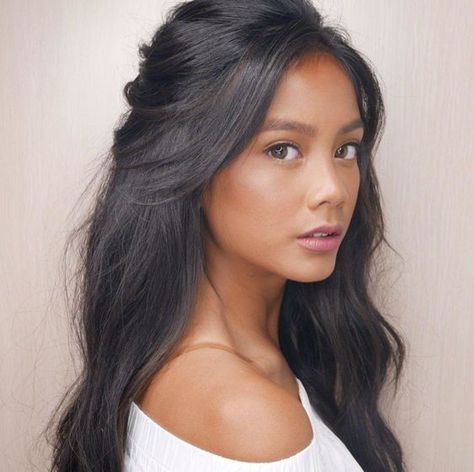 Ylona Garcia, Filipino Hair, Asian Skin, Philippines Culture, Filipino Girl, Exotic Women, 90s Hairstyles, Hair Styles 2017, Poses References