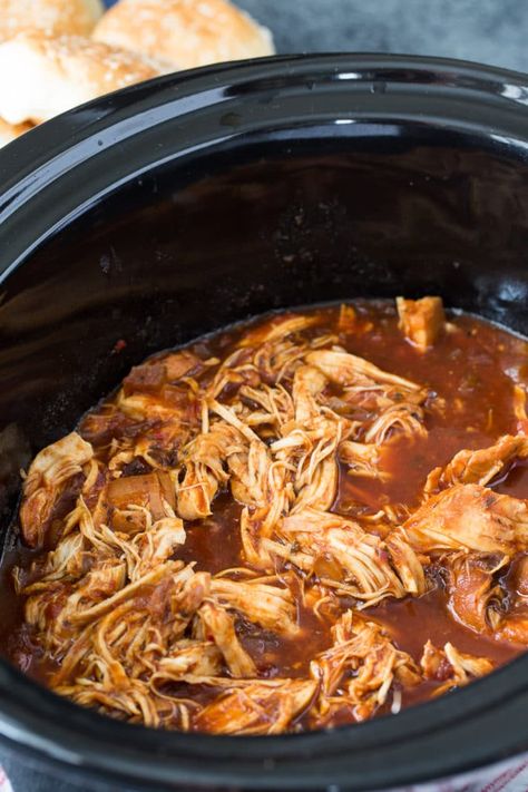 Crock Pot Chipotle Chicken is an easy dump and go slow cooker recipe #slowcooker #crockpot Chipotle Chicken Crockpot, Pulled Chicken Crock Pot Recipes, Street Tacos Chicken, Healthy Bbq, Shredded Buffalo Chicken, Buffalo Chicken Recipes, Homemade Buffalo Sauce, Chicken Crockpot, Crockpot Recipe