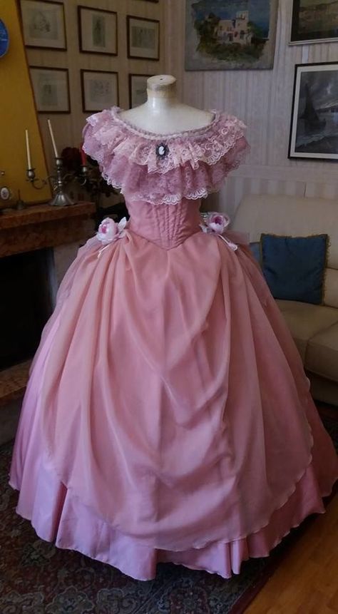 Victorian Dress Gowns 19th Century, Victorian Era Outfits, Dresses From The 1800s, Victorian Era Dress, Victorian Ball Gowns, 1860s Dresses, Victorian Era Dresses, Southern Belle Dress, Victorian Gown