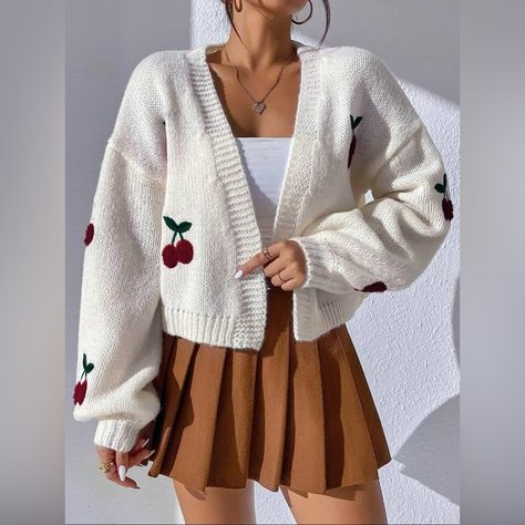 Cherry Cropped Cardigan | Size Small | Never Worn Cherry Print Open Front Drop Shoulder Cardigan | Size S (4) Casual Chique Stijl, Style Désinvolte Chic, Style Casual Chic, Knitting Women Cardigan, Fitted Cardigan, Jacquard Sweater, Mini Robes, Estilo Chic, Embroidered Cardigan