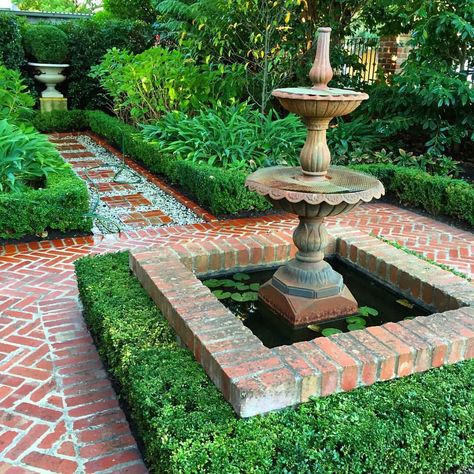 Andrew Stark Garden Design Formal Garden Design, Taman Diy, Taman Air, Small Yard Landscaping, Desain Lanskap, Formal Garden, Flower Garden Design, Garden Fountain, Formal Gardens