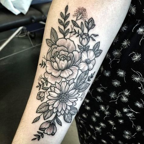 Floral Tattoo Ideas For Girls (15) Shaded Daisy Tattoo, Floral Bunch Tattoo, Floral Black Work Tattoo, Rose And Daisy Tattoo, Flower Outline Tattoo, Wildflowers Tattoo, 27 Tattoo, Floral Arm Tattoo, Russian Tattoo