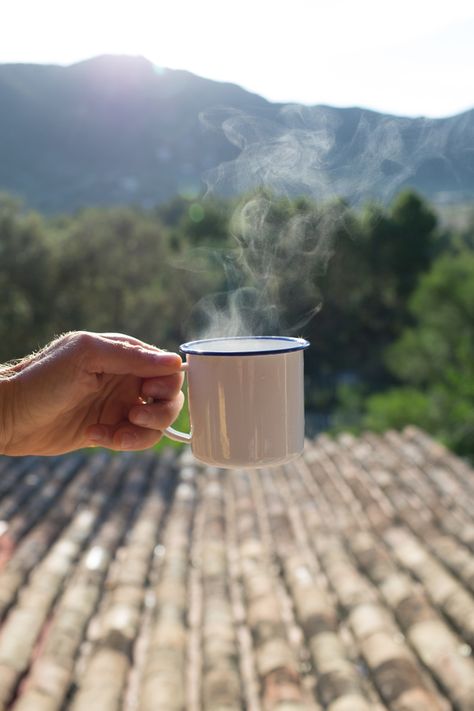 I’m a big tea drinker, for me nothing is more relaxing that settling down with a cup of Earl Grey. I find a hectic day at the office can be broken up nicely by indulging in a hot cuppa and taking ten minutes to unwind. Coffee Nature, Morning Coffee Photography, Iced Tea Maker, Tea Brewer, Mountain Coffee, Nature Mountains, Dried Figs, Coffee Photos, Best Health