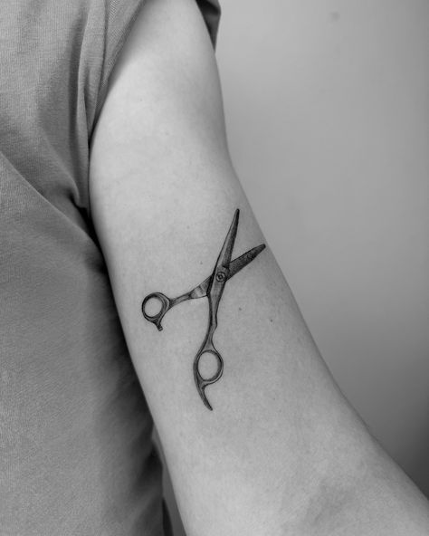 The scissors💈 scar coverup . . . #scissorstattoo #scissors #finelinetattoo #edwardscissorhands #scissorhands Hairstylist Tattoos Unique, Scissor Tattoo, Hairstylist Tattoos, Scar Cover Up, Scar Tattoo, Edward Scissorhands, Fine Line Tattoos, Word Tattoos, Unique Tattoos