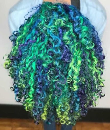 🎀Pinterest @Yung_tiff🎀 Punky Colour Hair Dye, Aurora Borealis Hair, Hair Dye Ideas Curly Hair, Dyed Curly Hair Ideas, Bushwick Brooklyn, Dyed Curly Hair, Painting Texture, Dyed Hair Inspiration, Colored Curly Hair