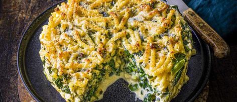 Put a twist on a classic pasta dish with this crispy crowd pleaser Vegetarian Dinner Party, Baked Beetroot, Green Pie, Savory Granola, Cheese Pie Recipe, Vegetarian Starters, Whole Roasted Cauliflower, Cheese Pie, Cheese Pies