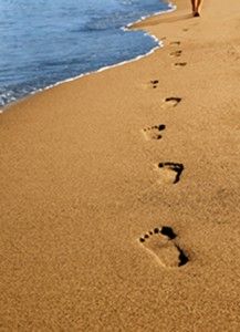 Sand Quotes, Footprints In The Sand, Nautical Crafts, Beach Photography Poses, Coastal Retreat, Ocean Breeze, Holiday Inspiration, Beach Walk, Beach Sand