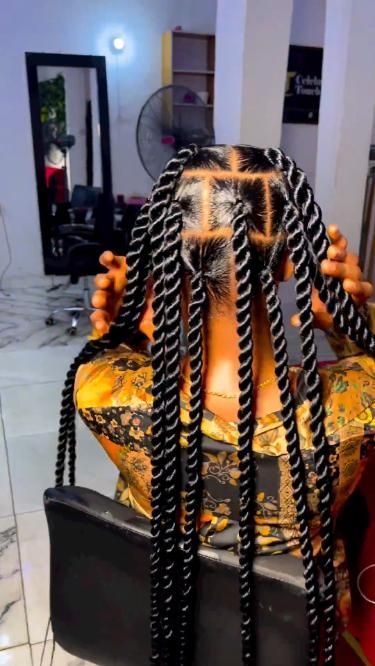 Weekend Vibes: Casual Hairstyles for Relaxing Days Quick And Easy Braid Hairstyles For Black Women, Quick Jumbo Braids For Black Hair, Jumbo Twist With Braiding Hair, Jumbo Twists With Braiding Hair, Jumbo Twists Black Women, 6 Box Braids Hairstyles, Bobo Braid Hairstyles, Jumbo Knotless Twists, Short Jumbo Twists