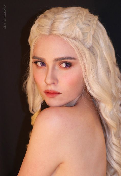 Daenerys Game of Thrones cosplay by Sladkoslava by Sladkoslava Daenerys Targaryen Hair, Daenerys Targaryen Cosplay, Game Of Thrones Cosplay, Crazy Makeup, Mother Of Dragons, Geek Girls, Blonde Wig, Brown Hair Colors, Hair Inspo