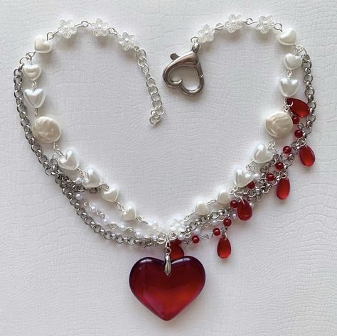 Acrylic Beads Jewelry, Red Handmade Jewelry, Red Beaded Necklaces Aesthetic, Red And White Necklace, Pearl Blood Necklace, Beaded Necklace Red, Red Bead Necklace, Heart Jewelry Aesthetic, Red Jewelry Aesthetic