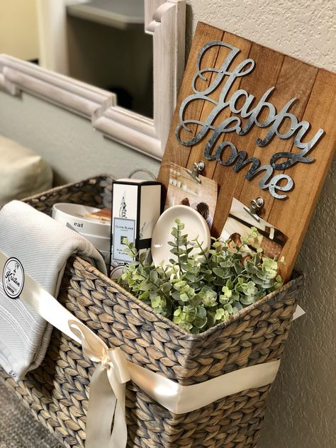 House Warming Basket idea.  Joanna Gaines theme.  Welcome Home. New Apartment Gift Basket Ideas, Basket Ideas Decorative, Practical Housewarming Gifts, Auction Baskets, Basket Gifts, Housewarming Gift Baskets, Welcome Home Gifts, Wine Gift Baskets, Wine Baskets