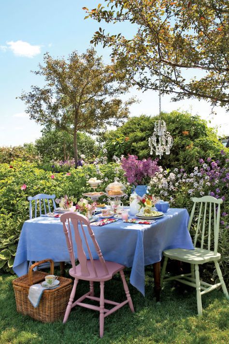 Fanciful, intimate, and simple to prepare, a tea party is a party like no other. Set the scene with fragrant branches of lilacs and vintage china adorned with English rose motifs. Floral-print napkins, silver teaspoons, tiered serving pieces, and a dash of pastel-colored sugar all add a touch of romantic grandeur. And a chandelier hanging from a tree branch lends the affair sophisticated charm. Jardin Style Shabby Chic, Outdoor Tea Parties, Spring Table Settings, Tea Party Table, Decoration Shabby, Shabby Chic Garden, Spring Centerpiece, Tea Party Wedding, Wedding Tea